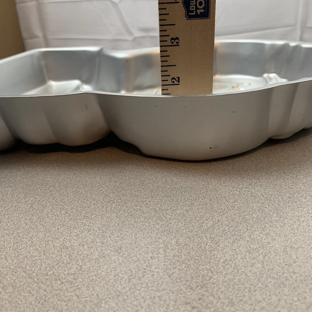 VINTAGE 1985 WILTON METAL CAKE PAN WUZZLES BUMBLELION BY HASBRO RARE DISNEY~6360